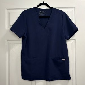 Figs Women’s Navy Casma Three Pocket Scrub Top Size L